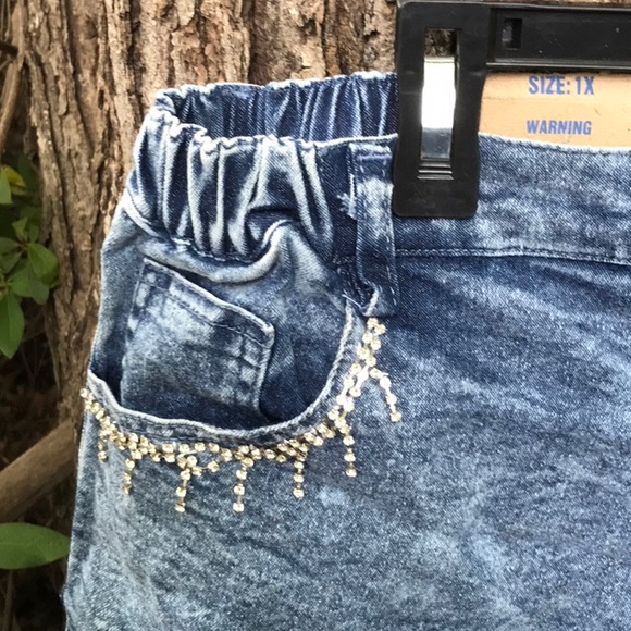 NWT Jolie & Joy Jeans by FCT Denim Distressed Bling Frayed Hem Jean Shorts 1X - Picture 7 of 16